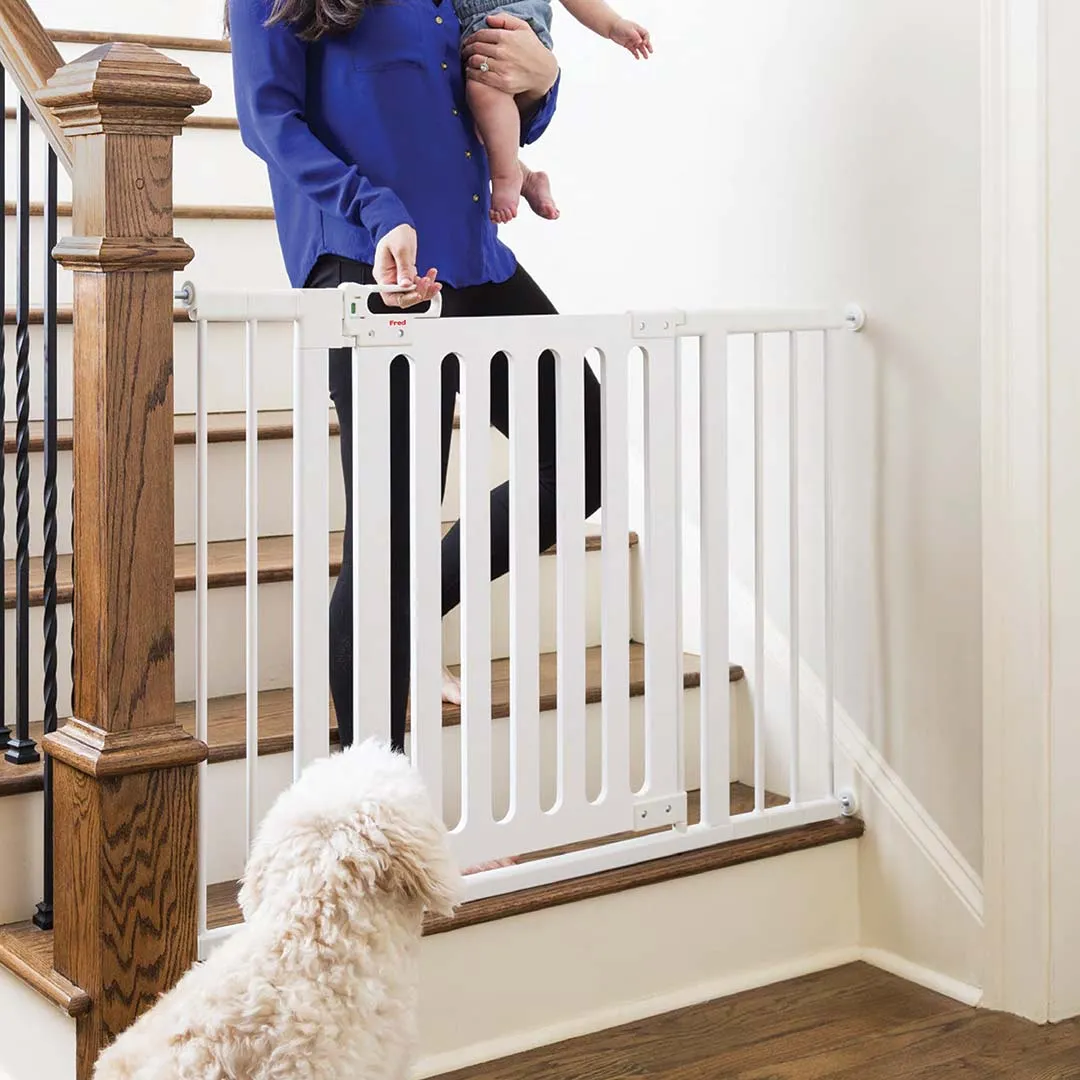 Fred Pressure Fit Stairgate - White Wood Panel/Pure White Fittings