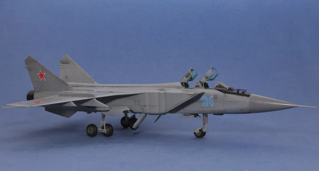 Hobby Boss Aircraft 1/48 Russian MiG-31 Foxhound Kit